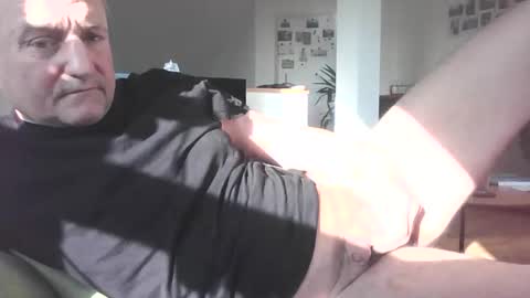Snapshot of muskauer chatting on 10, 3, 2025 nobuddy online show from 10, 3, 2025