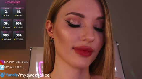 Snapshot of my__sweet__alice chatting on 25, 12, 2024 mysweetalice online show from 25, 12, 2024