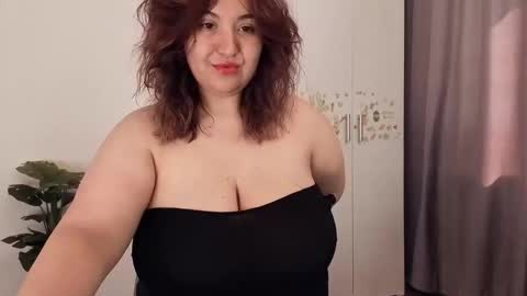 Snapshot of mya_sweet25 chatting on 17, 4, 2026 Mya online show from 17, 4, 2026