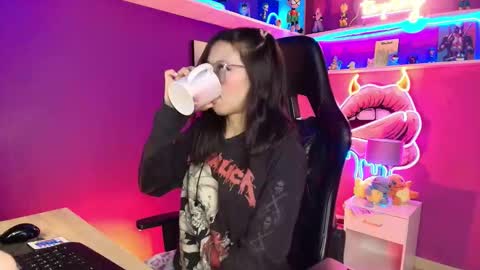 Snapshot of mycutiebabe chatting on 18, 3, 2026 Milly Cute online show from 18, 3, 2026