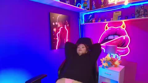 Snapshot of mycutiebabe chatting on 21, 3, 2026 Milly Cute online show from 21, 3, 2026