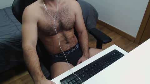 Snapshot of myhairymacho chatting on 7, 1, 2025 Juan  OF  myhairymacho online show from 7, 1, 2025