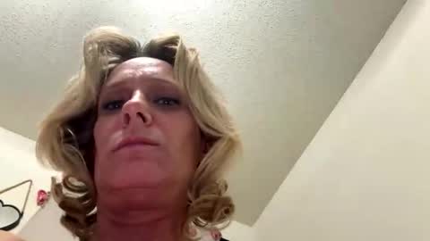 Snapshot of myspecsquirt4u1on1 chatting on 6, 11, 2025 Soiwanttoummm online show from 6, 11, 2025
