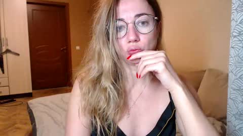 Snapshot of mystiquemaya chatting on 4, 1, 2025 Maya online show from 4, 1, 2025