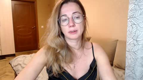 Snapshot of mystiquemaya chatting on 4, 1, 2025 Maya online show from 4, 1, 2025