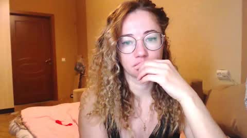 Snapshot of mystiquemaya chatting on 28, 2, 2025 Maya online show from 28, 2, 2025