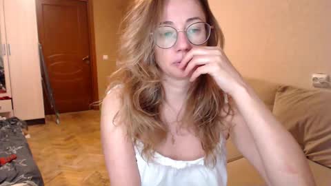 Snapshot of mystiquemaya chatting on 12, 3, 2025 Maya online show from 12, 3, 2025