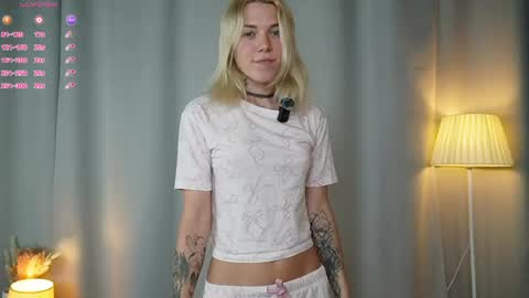 Snapshot of myviolet_rush chatting on 25, 5, 2026 Olivia or just olive online show from 25, 5, 2026