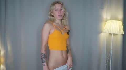 Snapshot of myviolet_rush chatting on 22, 6, 2026 Olivia or just olive online show from 22, 6, 2026