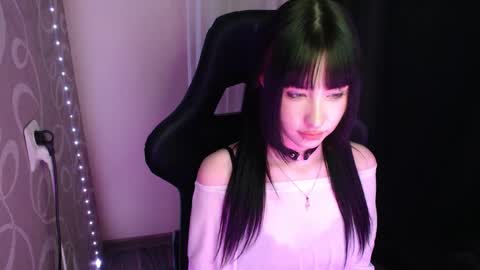 Snapshot of naemiblush chatting on 17, 12, 2025 Naemi online show from 17, 12, 2025