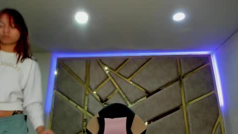 Snapshot of nahia_low chatting on 20, 2, 2025  Valeria  online show from 20, 2, 2025