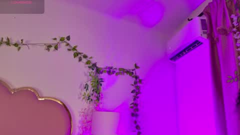 Snapshot of nahiarareina chatting on 20, 5, 2026 NahiaraReina online show from 20, 5, 2026