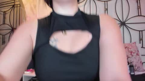 Nahomi  online show from 14, 11, 2025