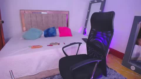 Snapshot of nahomi_wild chatting on 7, 4, 2026 Nahomi online show from 7, 4, 2026