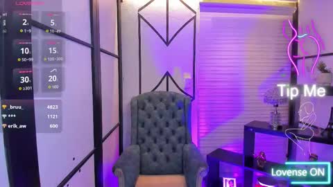 Snapshot of nahomirichards chatting on 4, 12, 2025 Nahomi online show from 4, 12, 2025