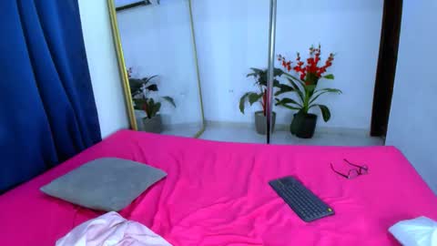 nahomy_hancook online show from 17, 12, 2025