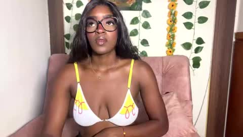 Snapshot of nahomy_smiiths chatting on 6, 7, 2026 Nahomy online show from 6, 7, 2026
