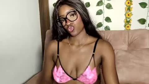 Snapshot of nahomy_smiiths chatting on 8, 7, 2026 Nahomy online show from 8, 7, 2026