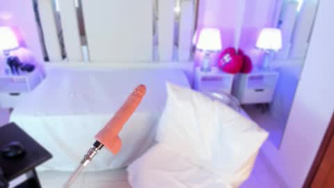 Nahomy Roberts online show from 3, 11, 2025