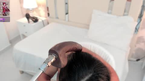 Nahomy Roberts online show from 18, 1, 2026