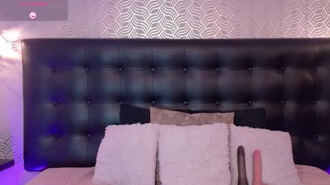 naiaramasson_ online show from 18, 11, 2025