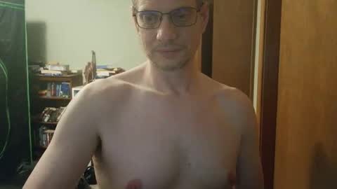 Snapshot of nakedcav chatting on 29, 4, 2026 NakedClown online show from 29, 4, 2026