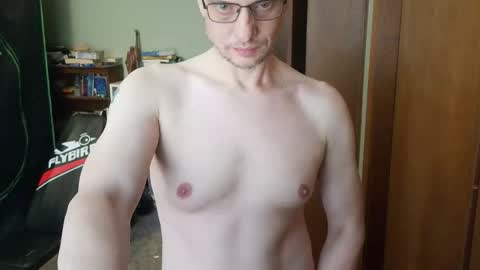 Snapshot of nakedcav chatting on 1, 5, 2026 NakedClown online show from 1, 5, 2026