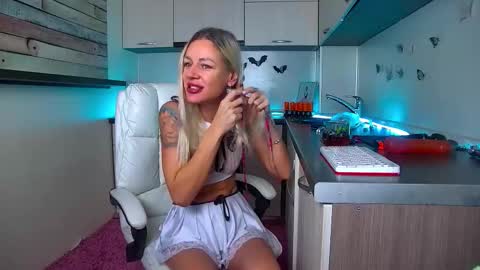 Snapshot of nally_ferrari chatting on 18, 11, 2025 Nally online show from 18, 11, 2025