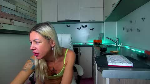 Snapshot of nally_ferrari chatting on 2, 12, 2025 Nally online show from 2, 12, 2025