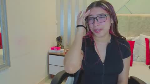 nami_sweet_ online show from 8, 11, 2025
