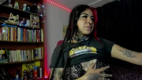 Snapshot of nana_cirkuss chatting on 11, 10, 2025 Val online show from 11, 10, 2025