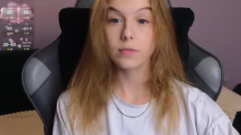 Snapshot of nanami_v02 chatting on 15, 9, 2025 Maeve online show from 15, 9, 2025