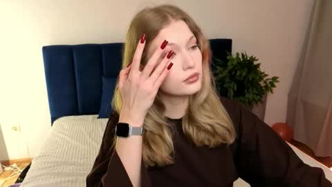 Snapshot of nanami_v02 chatting on 17, 11, 2025 Maeve online show from 17, 11, 2025