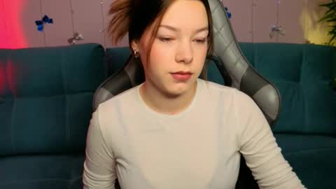 Snapshot of nanami_v02 chatting on 14, 12, 2025 Maeve online show from 14, 12, 2025