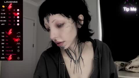 Nana online show from 5, 1, 2025