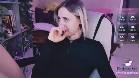 Snapshot of nanitamoore chatting on 8, 3, 2026 Monday-Friday 12-4 AM and 6-9 AM New York time online show from 8, 3, 2026