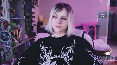 Snapshot of nanitamoore chatting on 10, 4, 2026 Monday-Friday 12-4 AM and 6-9 AM New York time online show from 10, 4, 2026