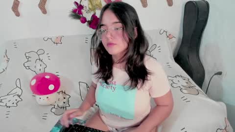 Snapshot of naoko_uwu chatting on 14, 12, 2024 Naoko online show from 14, 12, 2024