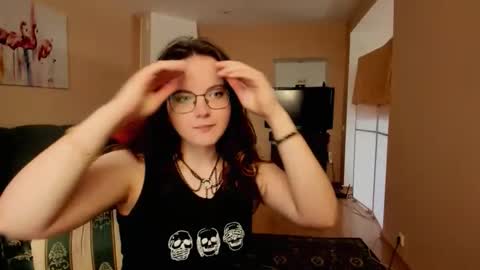 Snapshot of naomi_di chatting on 4, 6, 2026 naomi_di online show from 4, 6, 2026