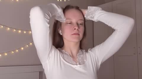 Snapshot of naomi_oops chatting on 4, 3, 2026 Naomi online show from 4, 3, 2026