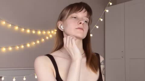 Snapshot of naomi_oops chatting on 4, 4, 2026 Naomi online show from 4, 4, 2026