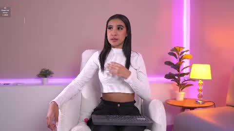 Snapshot of naomi_silk chatting on 1, 7, 2026 naomi_silk online show from 1, 7, 2026