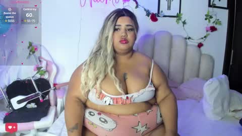 Snapshot of naomiasha_ chatting on 5, 3, 2025 online show from 5, 3, 2025