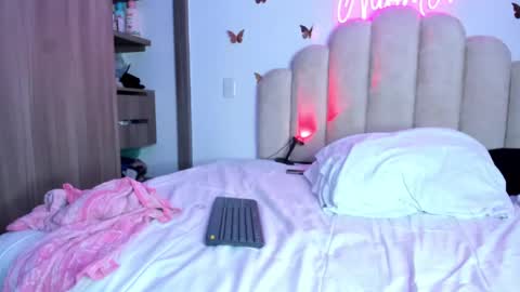 Snapshot of naomiasha_ chatting on 17, 10, 2025 online show from 17, 10, 2025