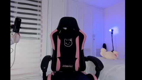 Snapshot of naomibrinks1 chatting on 28, 12, 2024 Heidy  online show from 28, 12, 2024