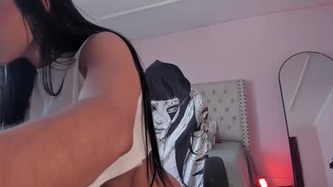 Snapshot of naomibrinks1 chatting on 2, 11, 2025 Heidy  online show from 2, 11, 2025