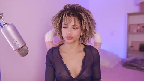 Snapshot of naomidawsonn chatting on 18, 3, 2026 naomidawson online show from 18, 3, 2026