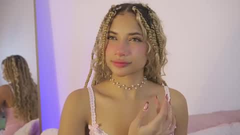 Snapshot of naomidawsonn chatting on 24, 4, 2026 naomidawson online show from 24, 4, 2026
