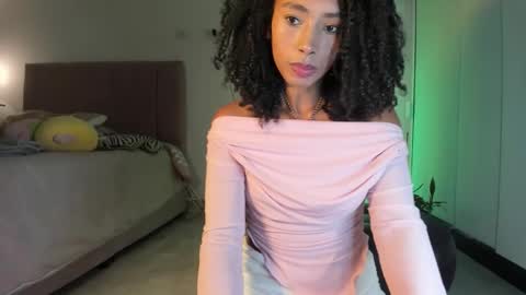 Naomii online show from 5, 11, 2025