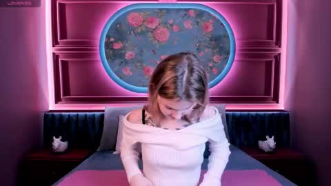 Snapshot of naomisol chatting on 9, 10, 2025 Naomi online show from 9, 10, 2025